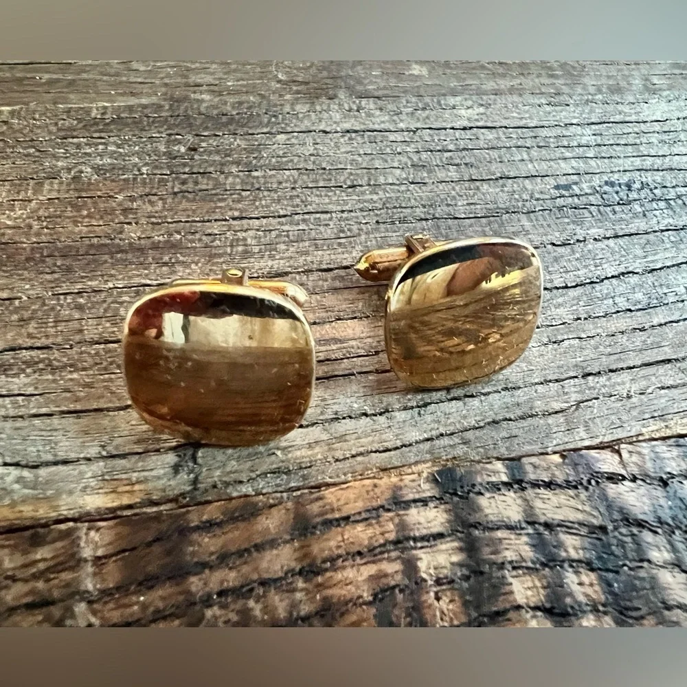 Gold-Toned cuff links